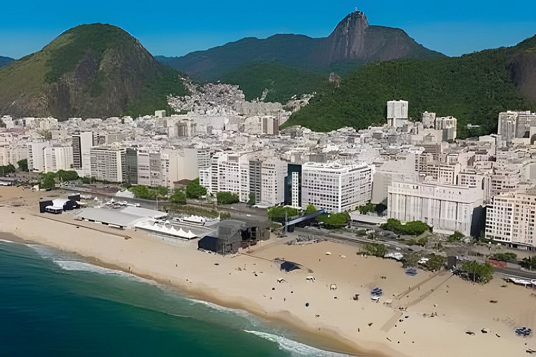 Apt a 1min da praia Copacabana ao lado do metrô