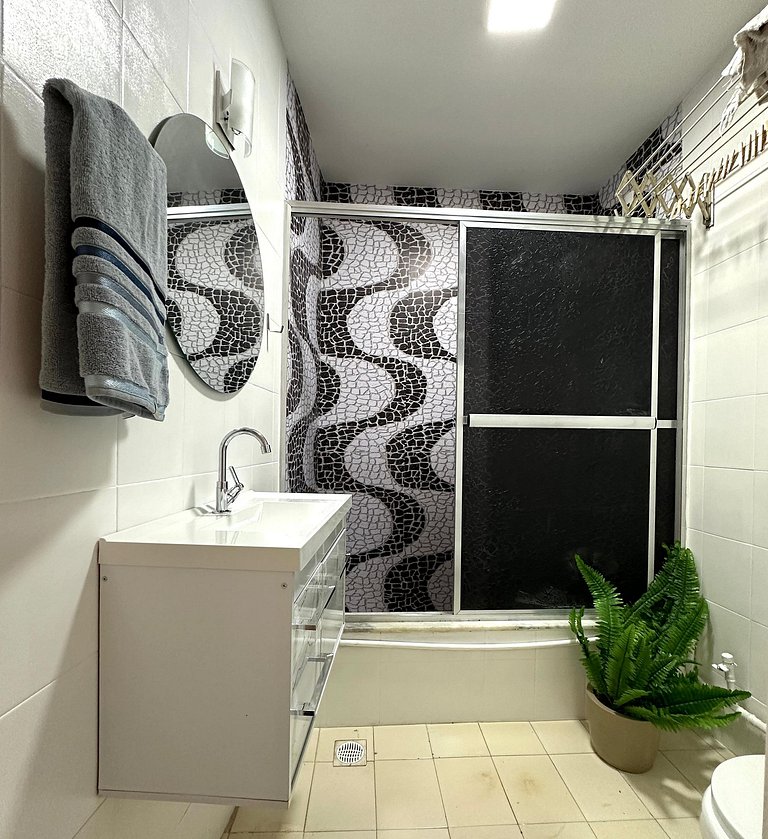 Apt a 1min da praia Copacabana ao lado do metrô